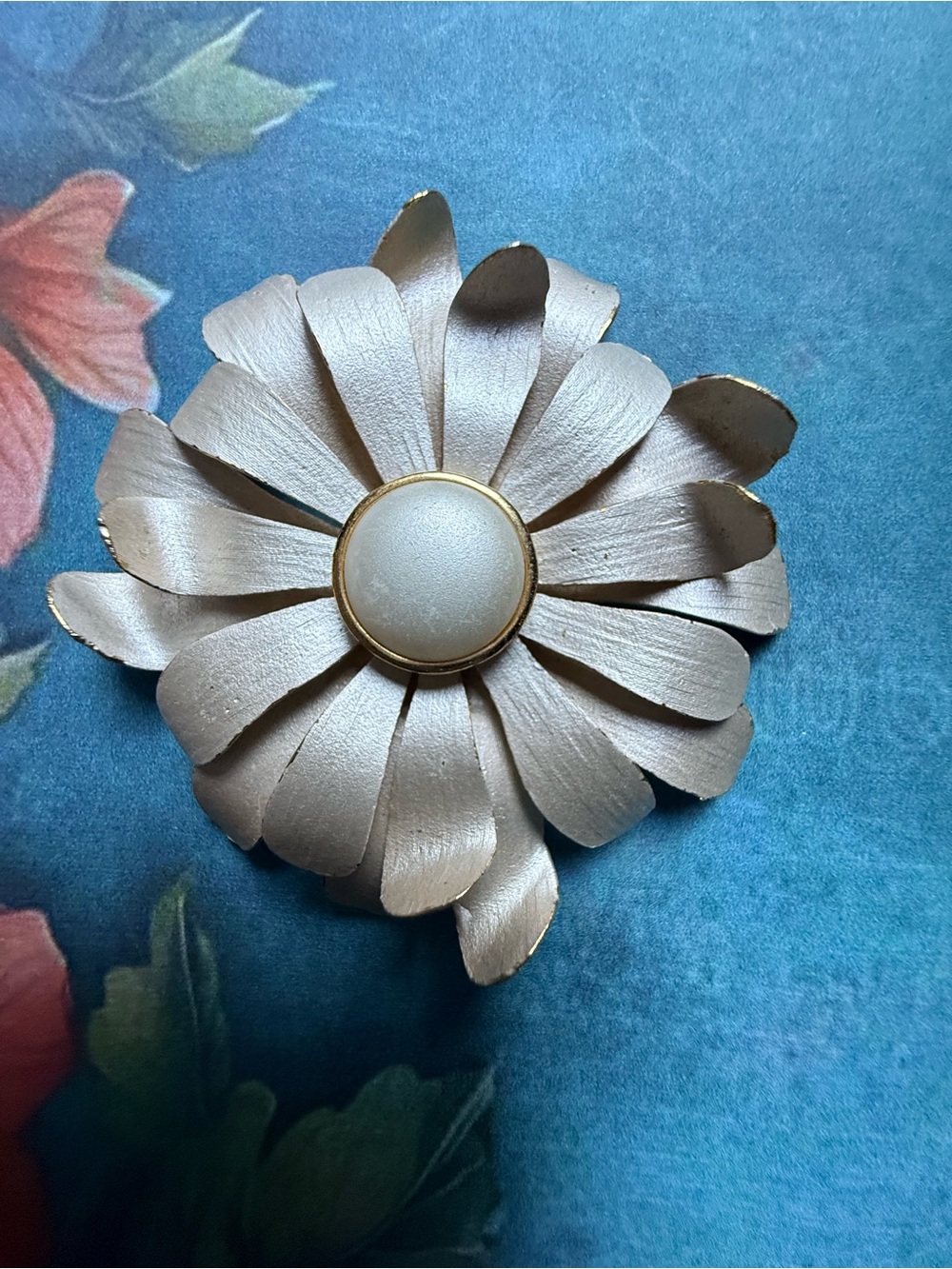 Elegant Floral Enamel Brooch Pin in Cream Metallic.